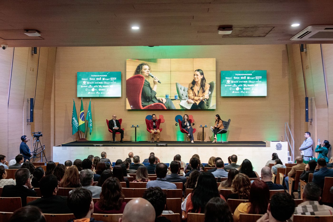 Painel no CONAPREF com plateia